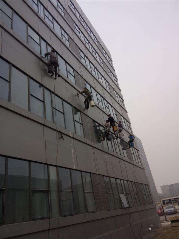 高空外墙清洗知识上海玻璃幕墙清洗公司一分钟带您全了解
