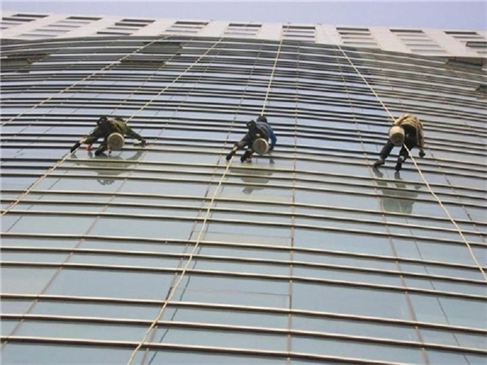 高空外墙清洗方法