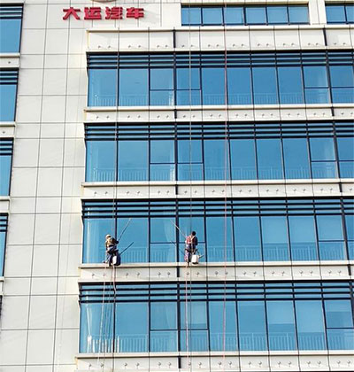 成都辛勤介绍高空外墙清洗方式