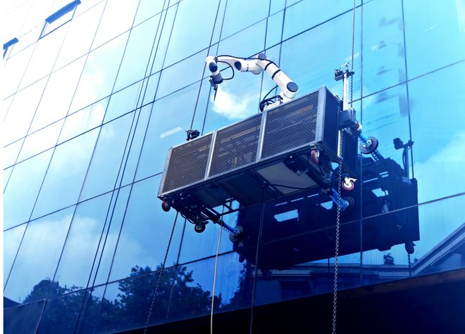 楼宇清洗进入智能时代！南京首个“无人机+机器人”清洁编队亮相