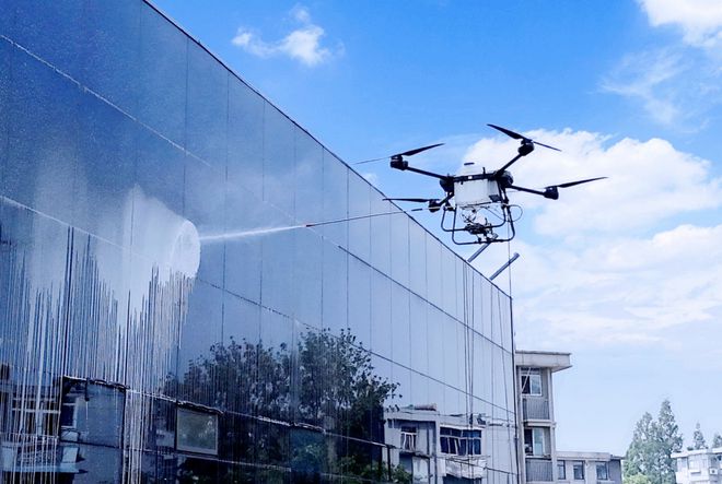 楼宇清洗进入智能时代！南京首个“无人机+机器人”清洁编队亮相(图3)