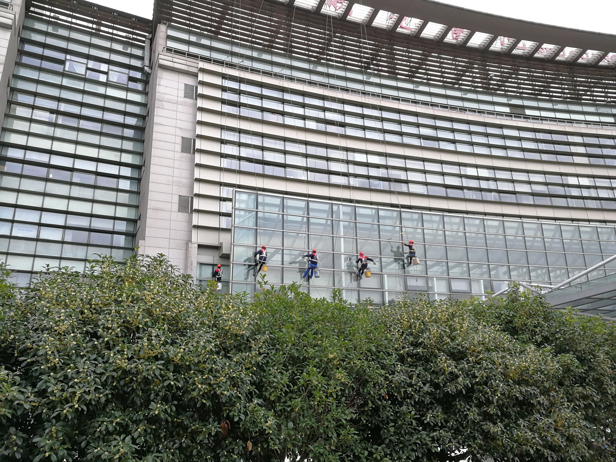 Skr高空外墙清洗方案