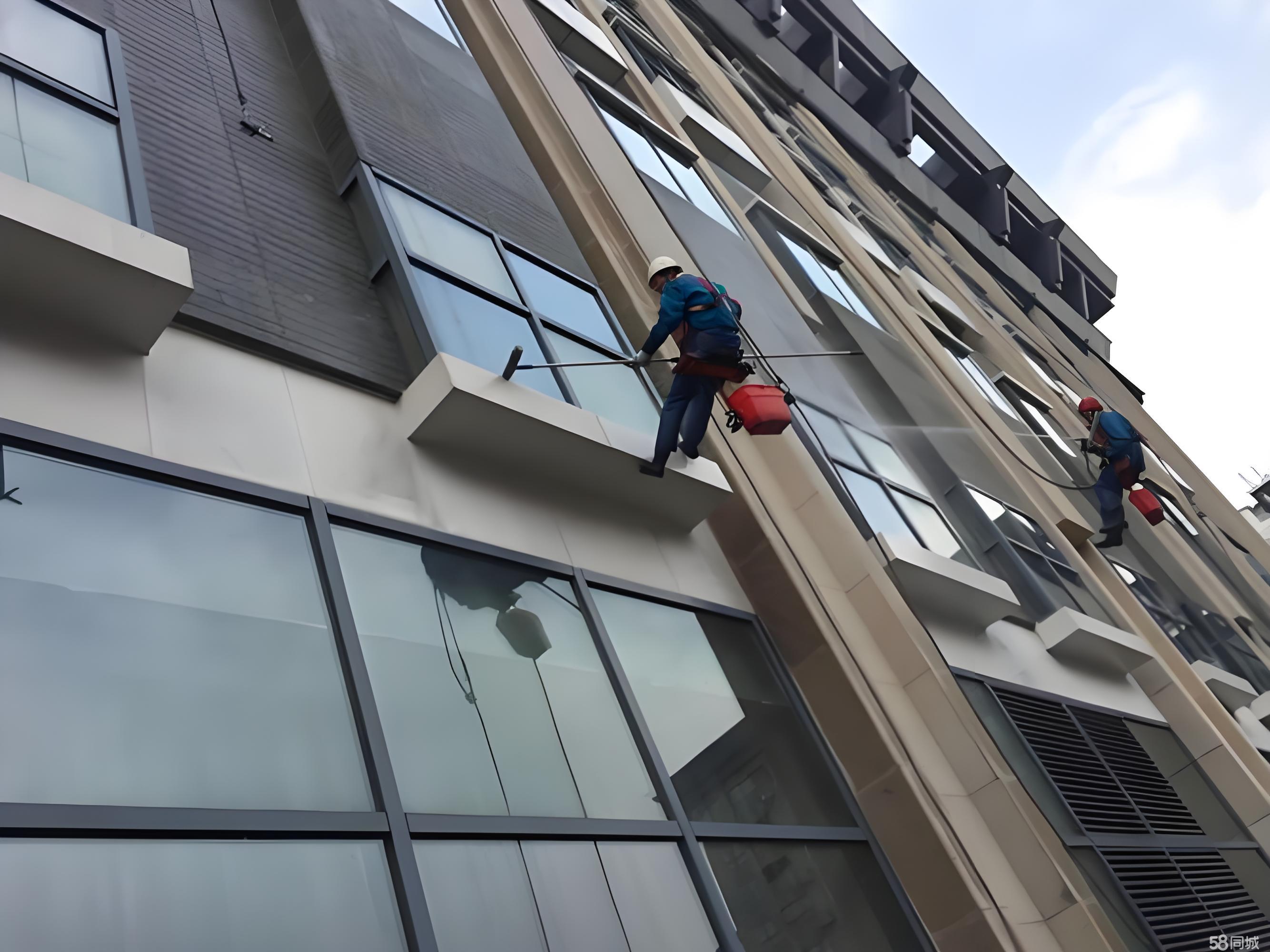 机器人血洗高空作业：人工外墙清洗的临终倒计时！