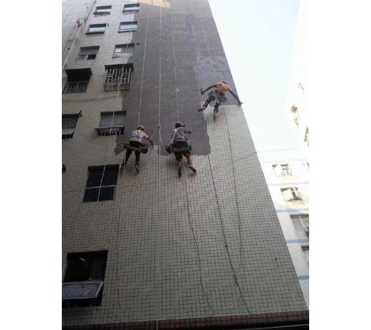 高空清洁“蜘蛛人”困境：无人机清洗技术能否破局？