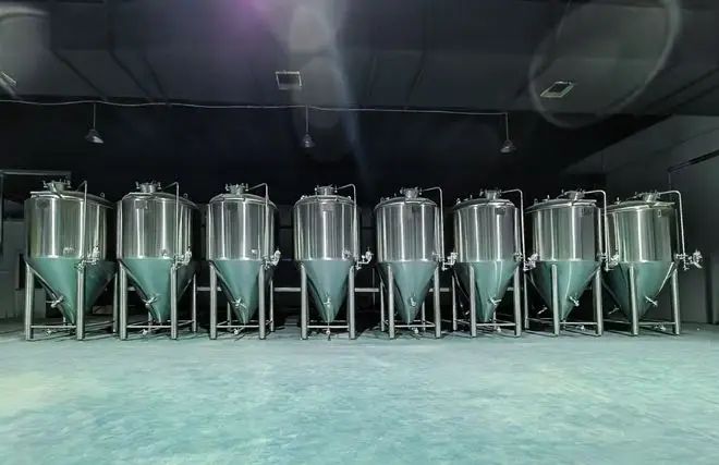 大型啤酒设备厂家推荐山东赫尔曼精酿啤酒屋酿造设备齐全(图2)