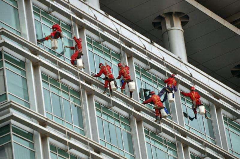 记者走基层｜起飞“高空清洁工”