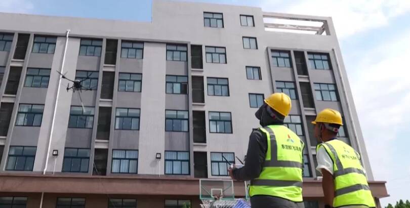 东营：空中“清洁工”上岗智能清洗为高楼“洗澡”