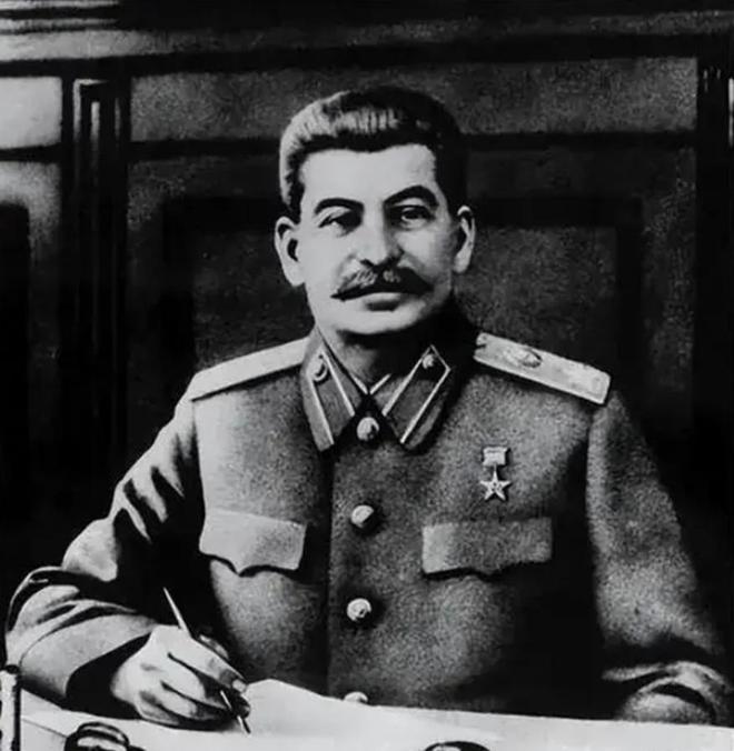斯大林看完长津湖战报后当即下令：将36个师装备交给中国同志(图2)