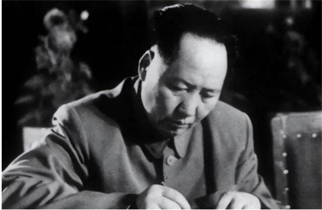 斯大林看完长津湖战报后当即下令：将36个师装备交给中国同志(图9)