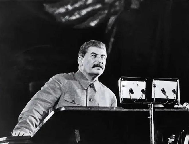 斯大林看完长津湖战报后当即下令：将36个师装备交给中国同志(图10)