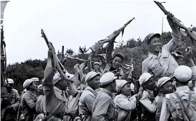 斯大林看完长津湖战报后当即下令：将36个师装备交给中国同志(图13)