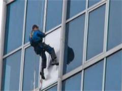 千亿市场中的新“爬虫”：高空机器人