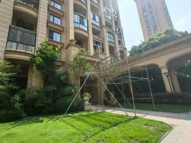 杭州一小区所有楼房的外立面脱落整体维修需要2000多万谁来出钱？(图4)