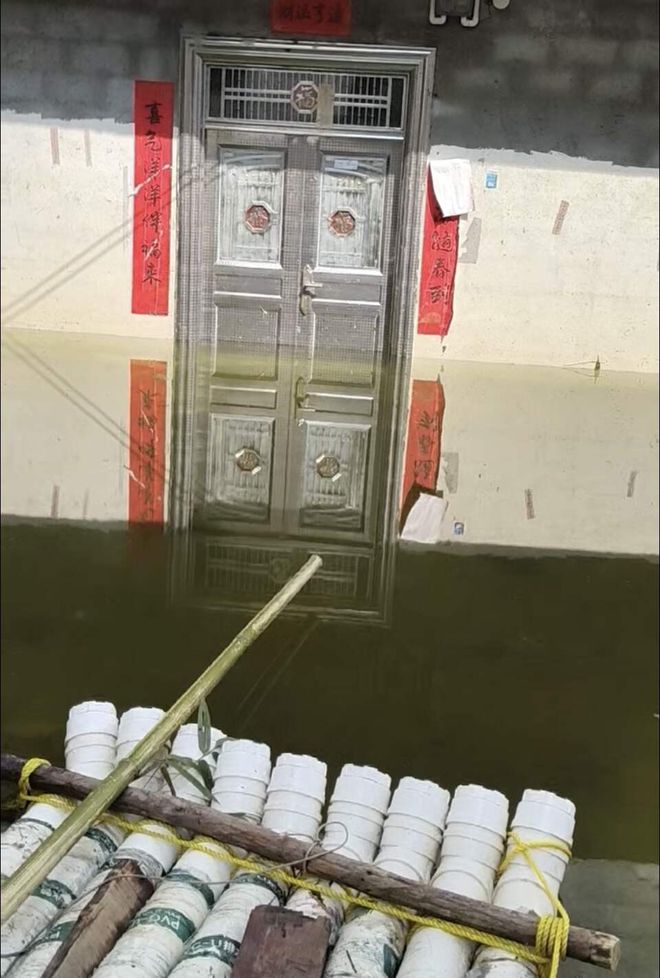 百色“锅底”村庄水患：被浸泡逾半月的家园和生计(图8)