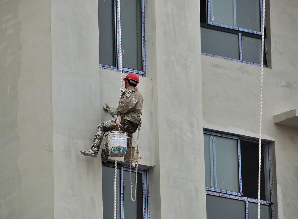 南充：老旧小区改造迟迟不动工外墙脱落时常渗水
