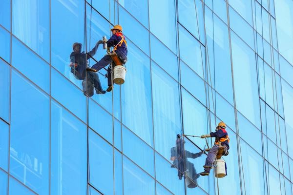 直通12345丨墙面粉刷为何“顾下不顾上”？