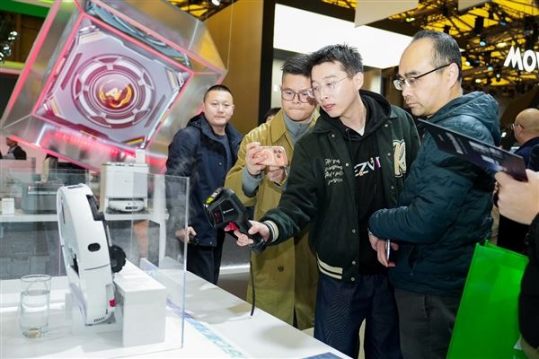 定义清洁60时代！萤石Stella星辰系列以双擎双热+世界模型破局行业痛点(图7)