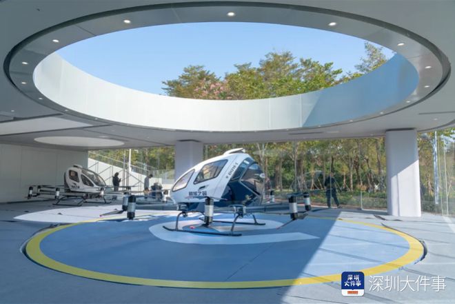 告别“蜘蛛人”：滚轮式越障高空幕墙清洗机器人在深圳首发(图2)